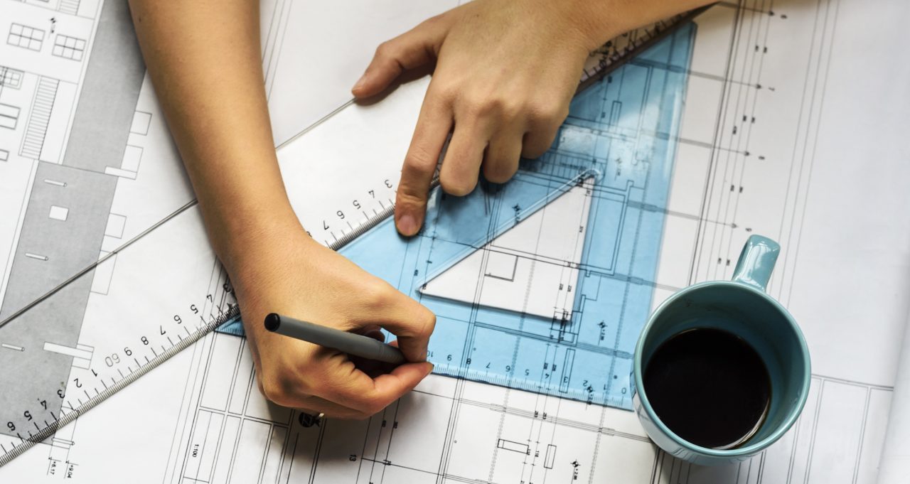 conceperea unui design personalizat de usi industriale pt clientii nostri