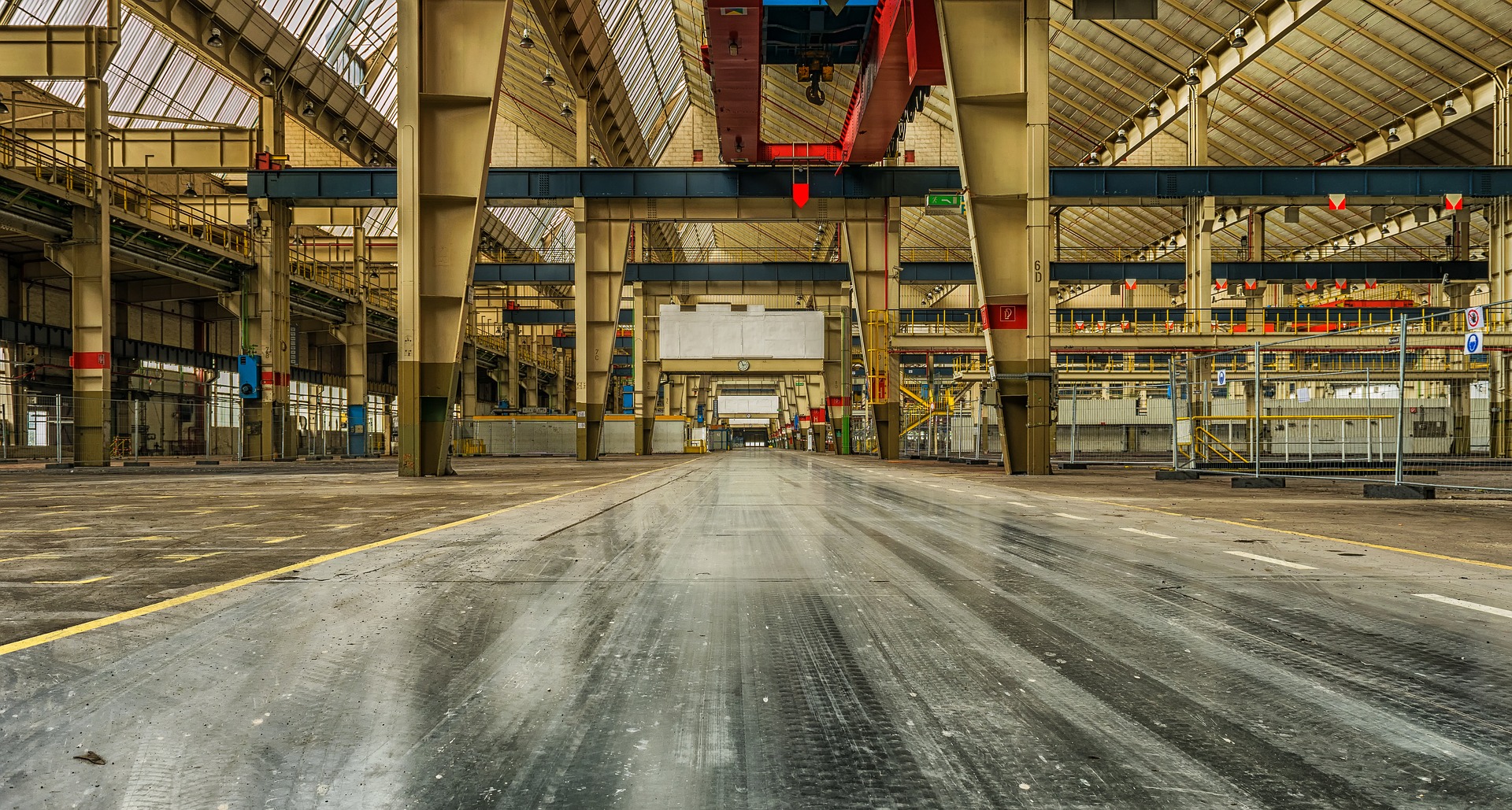 ușile industriale secționale -soluții pentru inchiderea diferitelor spații
